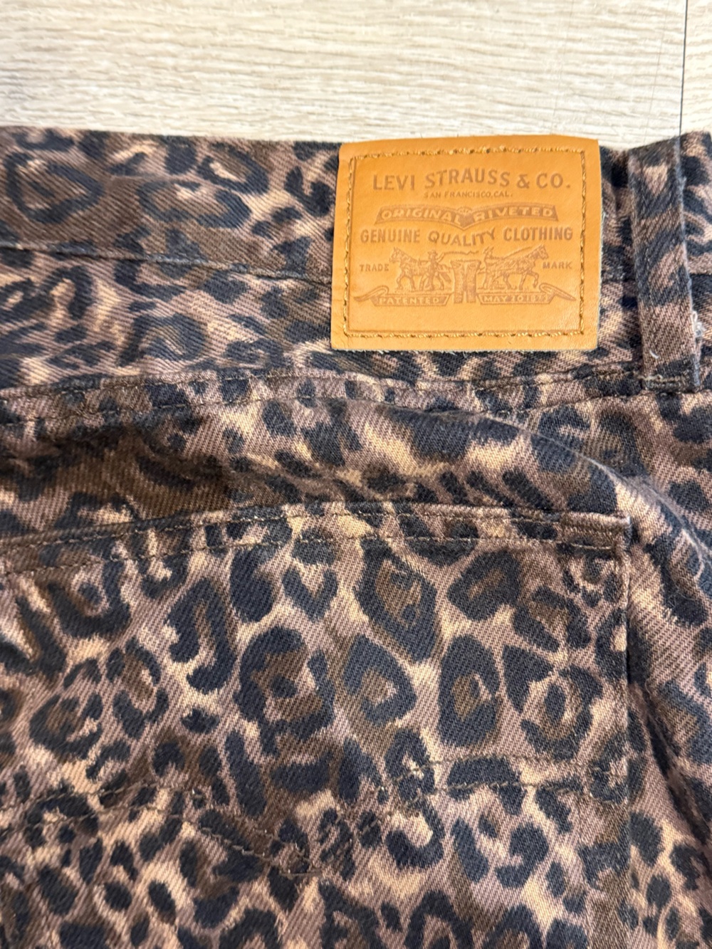 Levi’s Leopard Baggy Dad Jeans - Picture 7 of 8